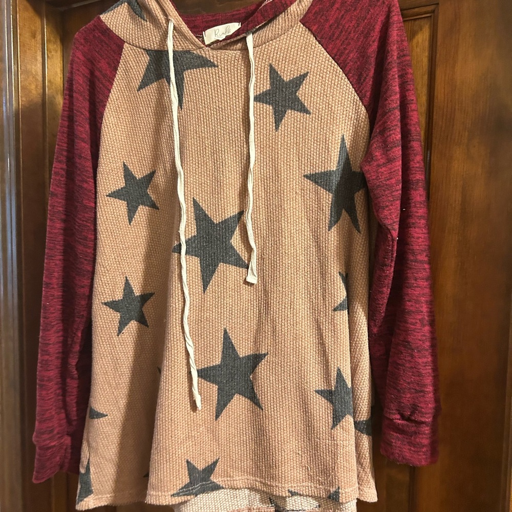Women's Star Print Hoodie - Red and Tan